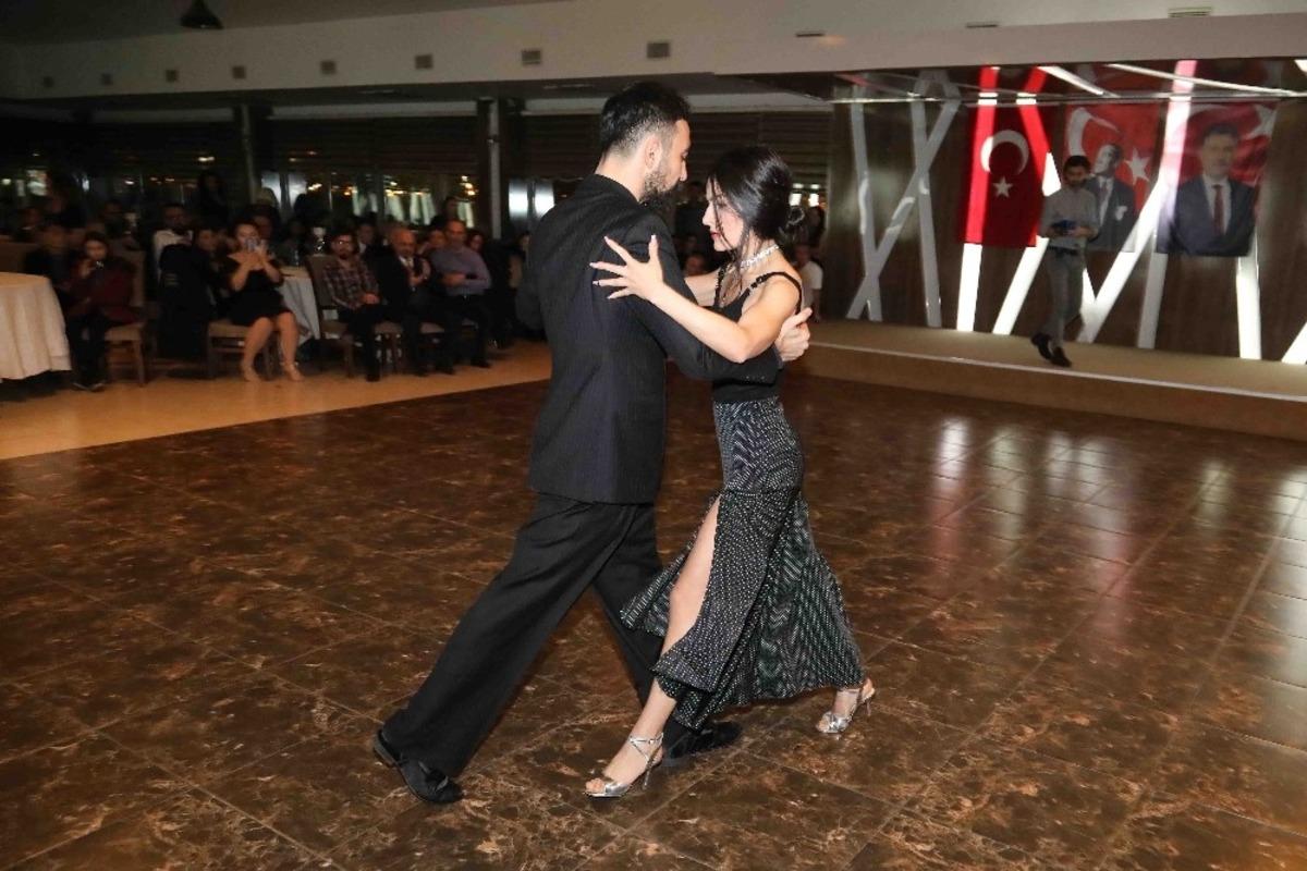 Bayraklı&rsquo;da &rsquo;Sevgililer G&uuml;n&uuml;&rsquo; kutlaması