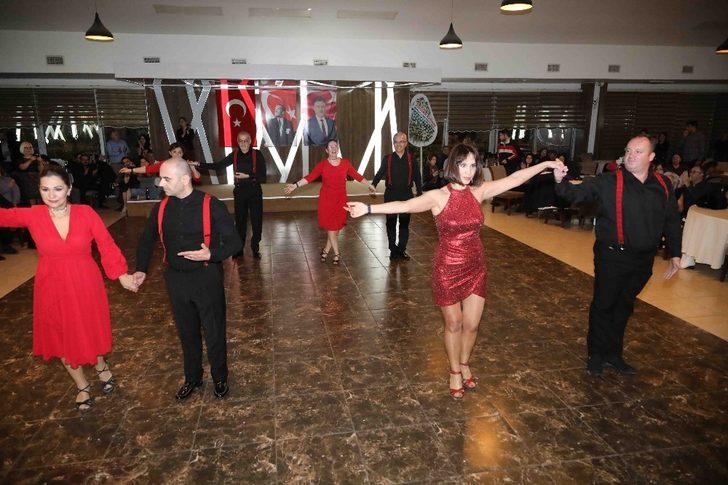 Bayraklı’da ’Sevgililer Günü’ kutlaması G2