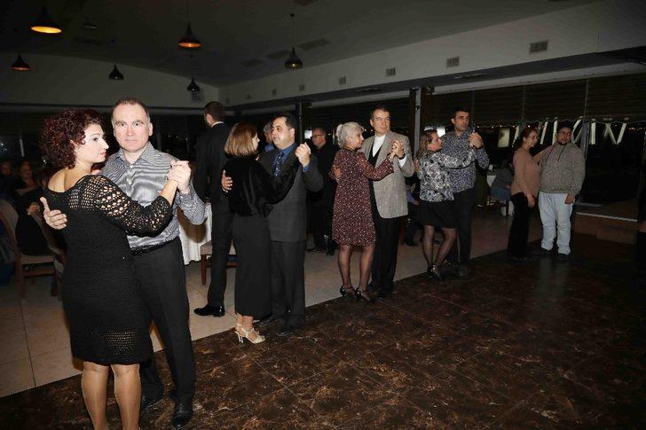 Bayraklı’da ’Sevgililer Günü’ kutlaması G4