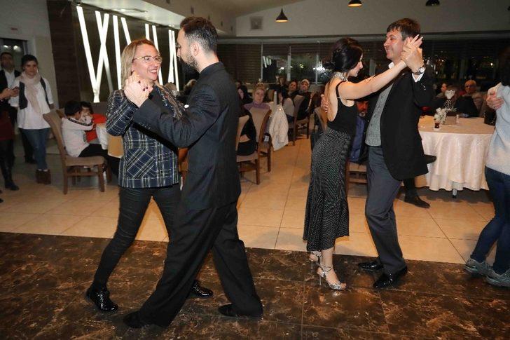 Bayraklı’da ’Sevgililer Günü’ kutlaması G5