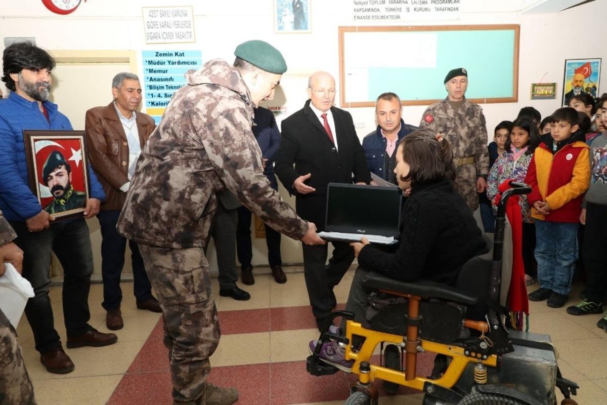&Ouml;zel harekat polisleri Şehit Soysal okulunu ziyaret etti