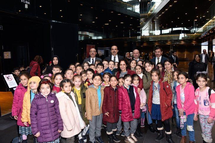 Başkanlar çocukların tiyatro heyecanına ortak oldu G1