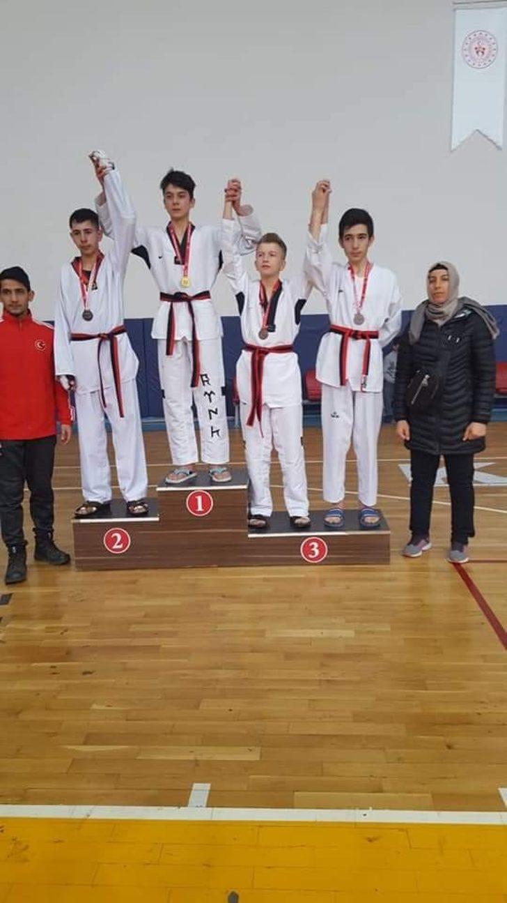 Okullar arası Gençler Taekwondo İl Birinciliği müsabakaları tamamlandı G3