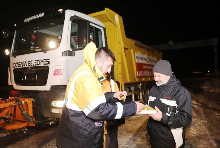 Başkan Çolakbayrakdar’dan gece boyu kar mesaisi G2