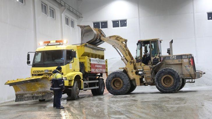Başkan Çolakbayrakdar’dan gece boyu kar mesaisi G3