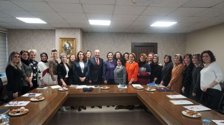 İzmitli kadınlara kooperatifçilik eğitimi verildi