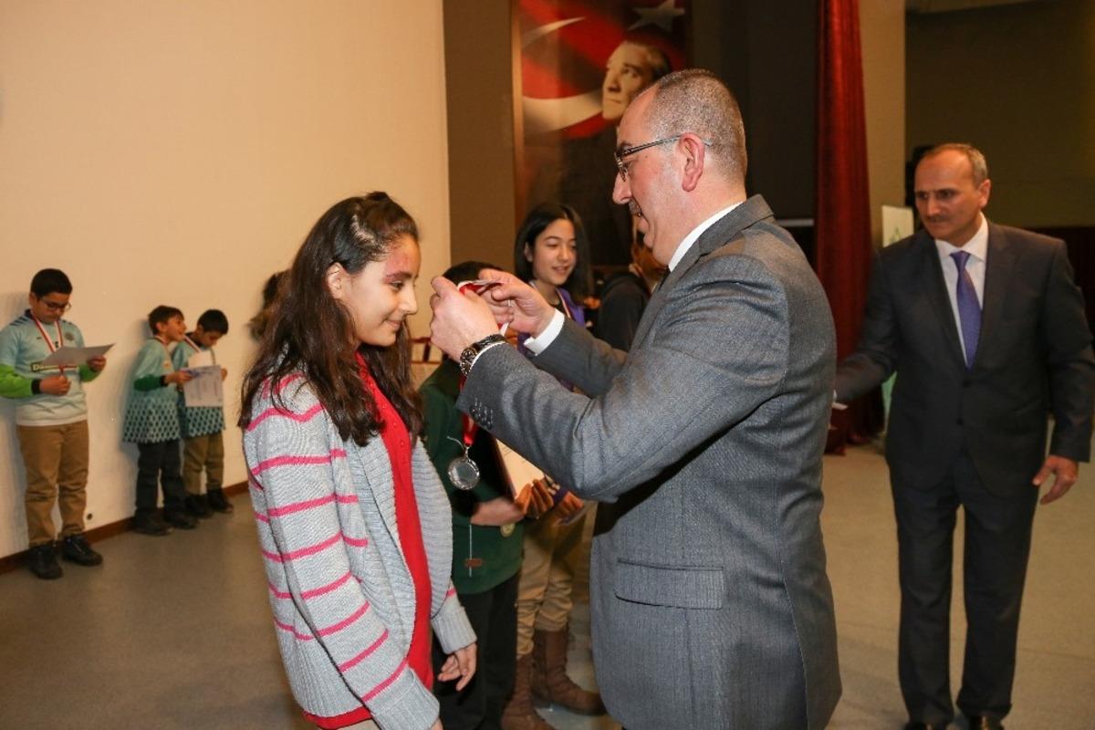 Meram&rsquo;da akıl zeka oyunlarında başarılı olan &ouml;ğrencilere madalyaları verildi