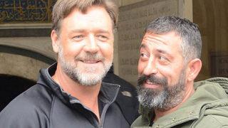 Hiç komik değilsin Cem