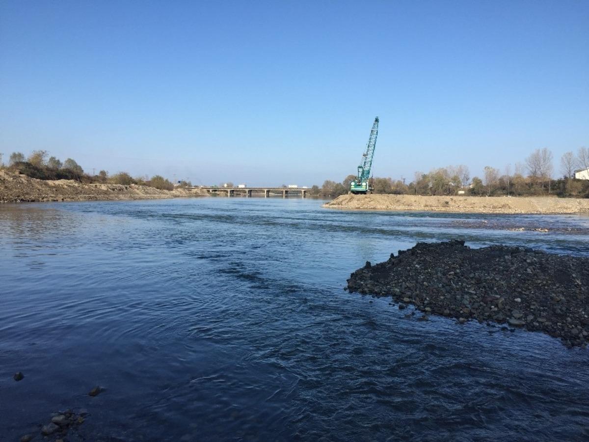 Melet Irmağı&rsquo;nda makineli &ccedil;alışmalar devam ediyor