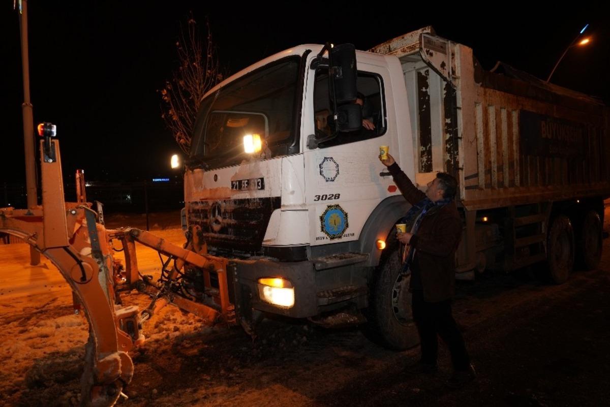 B&uuml;y&uuml;kşehir Belediyesi&rsquo;nden ekiplere &ccedil;orba ikramı