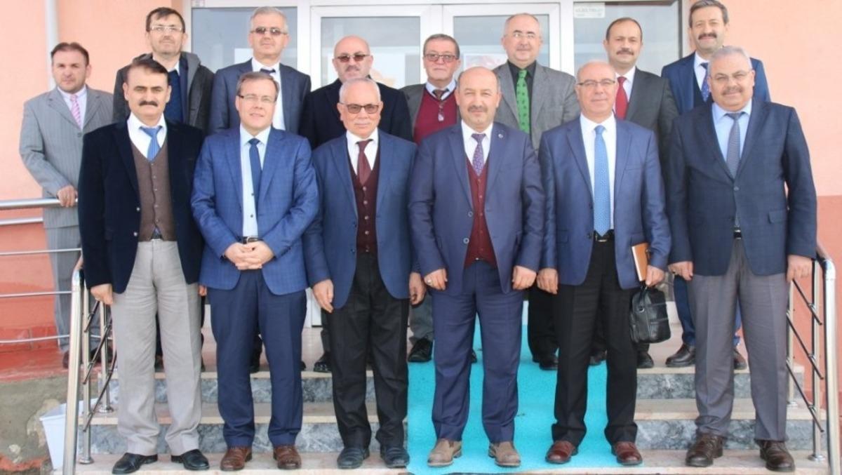 İl&ccedil;e Milli Eğitim M&uuml;d&uuml;rleri toplantısı Aslanapa&rsquo;da yapıldı