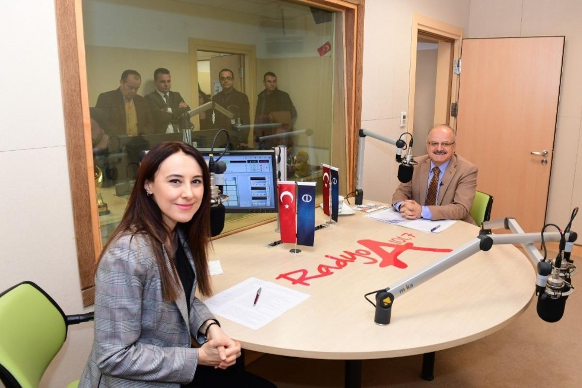 Vali &Ccedil;akacak, Radyo A&rsquo;ya konuk oldu