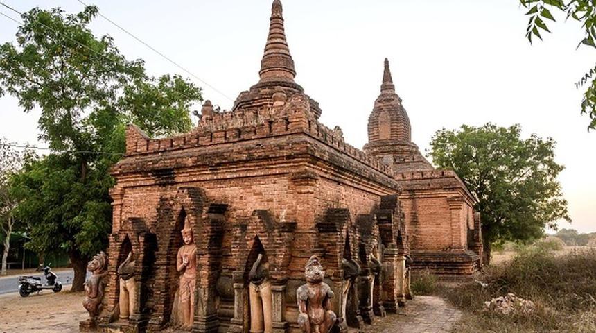 Myanmar'da tapınak &ouml;n&uuml;nde &ccedil;ekilip internete y&uuml;klenen porno videoya tepki