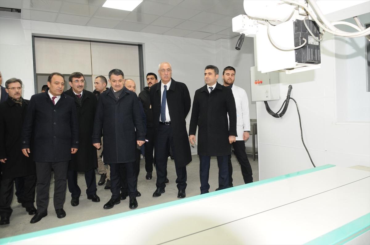 Tarım ve Orman Bakanı Bekir Pakdemirli, Bing&ouml;l'de incelemelerde bulundu