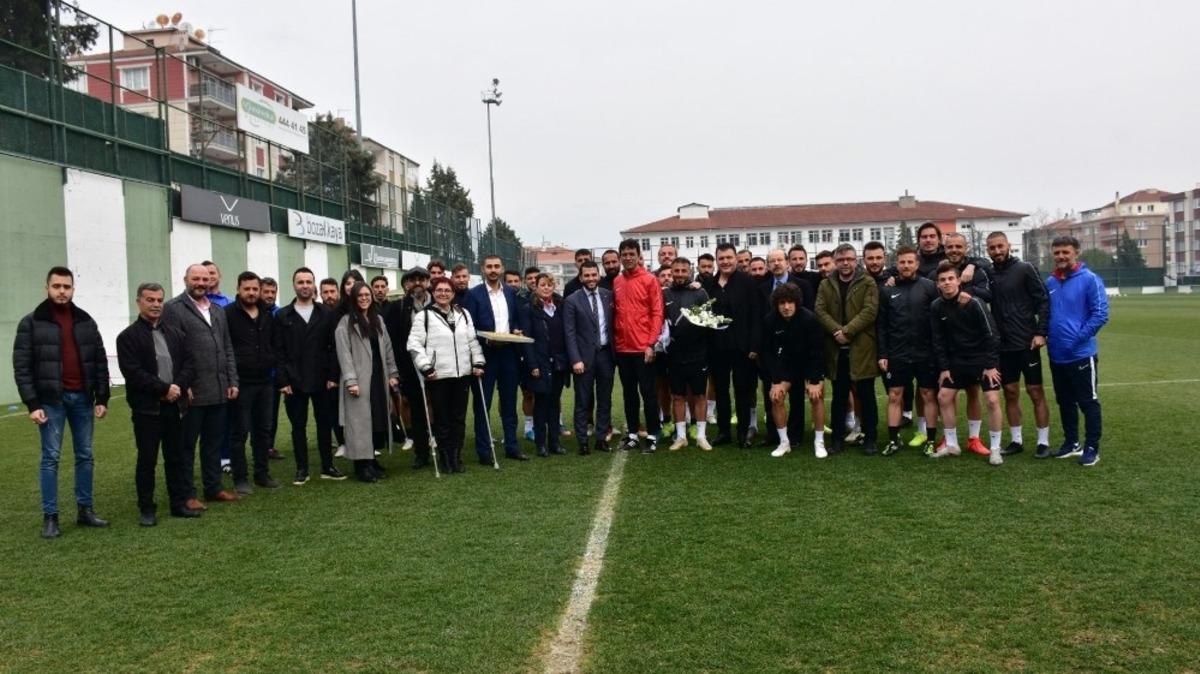 Manisa FK ma&ccedil; saatini beklemeye başladı
