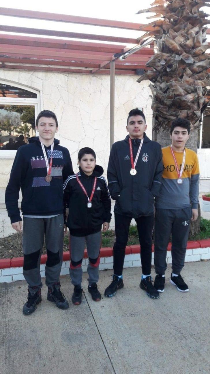 Kepez’in güreşçilerinin sırtı yere gelmiyor G3