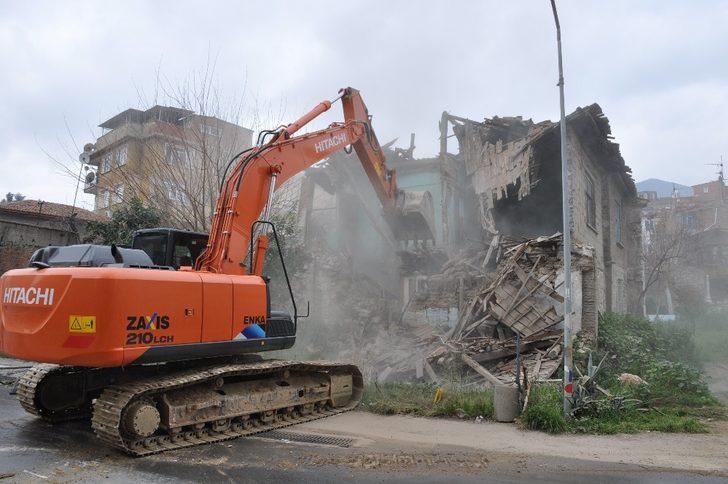 Sanatçı Salkım’ın doğup büyüdüğü ev yıkıldı G3
