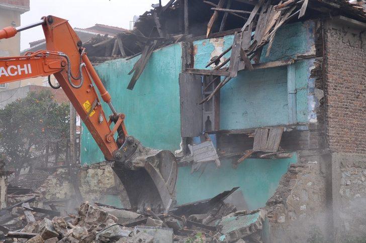 Sanatçı Salkım’ın doğup büyüdüğü ev yıkıldı G5