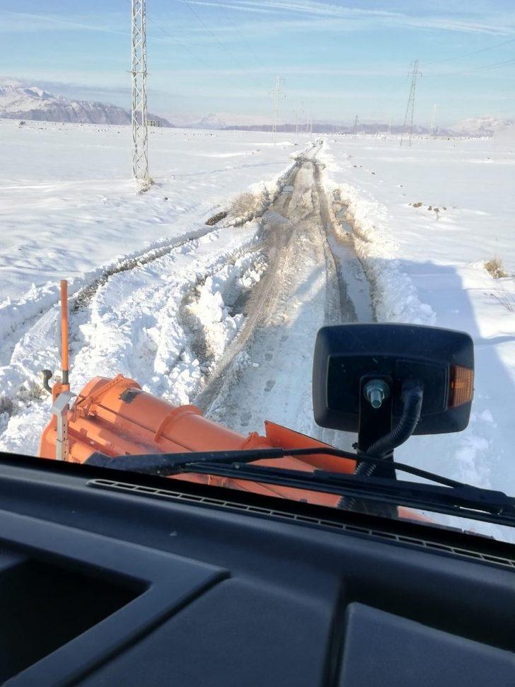 Cizre’de kar nedeni ile kapanan köy yolları ulaşıma açılıyor G2
