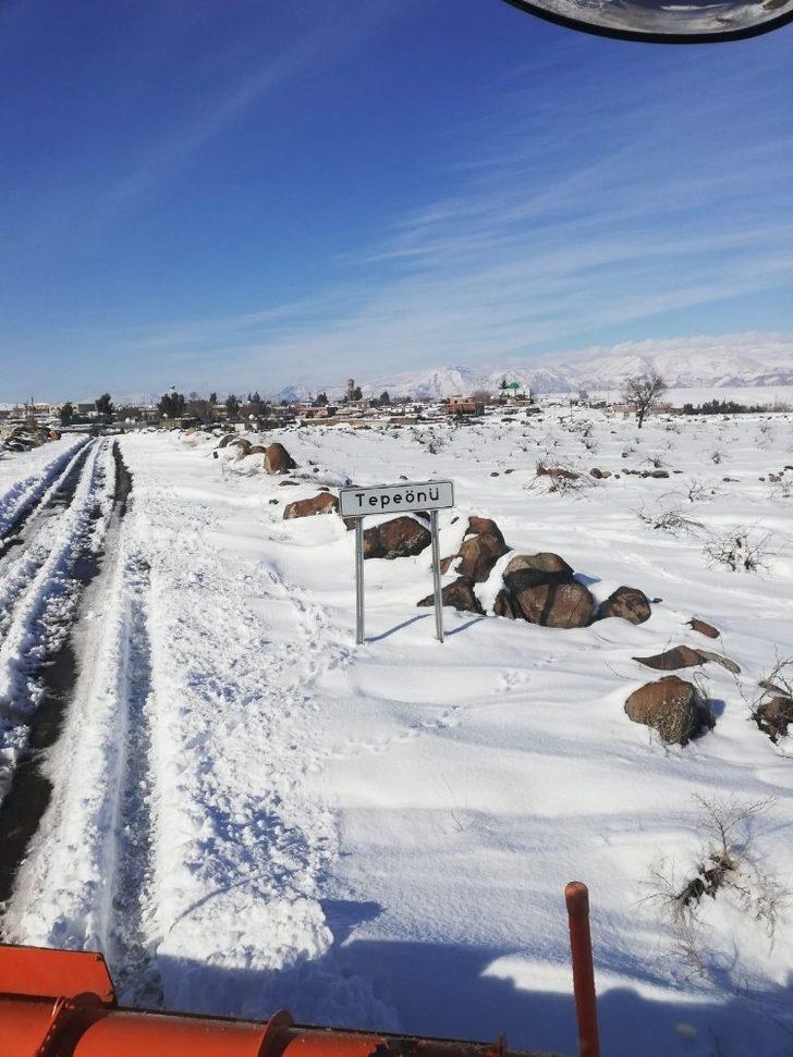 Cizre’de kar nedeni ile kapanan köy yolları ulaşıma açılıyor G3