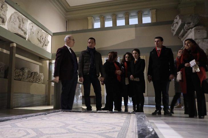 Dünya Sevgi Günü’nde en eski aşk şiirinin sergilendiği müzeyi gezdiler G5