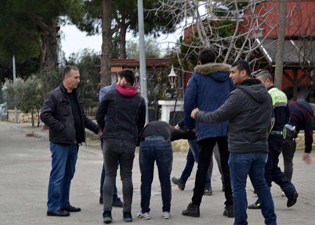 Polis aracına &ccedil;arpan ş&uuml;pheliler kıskıvrak yakalandı