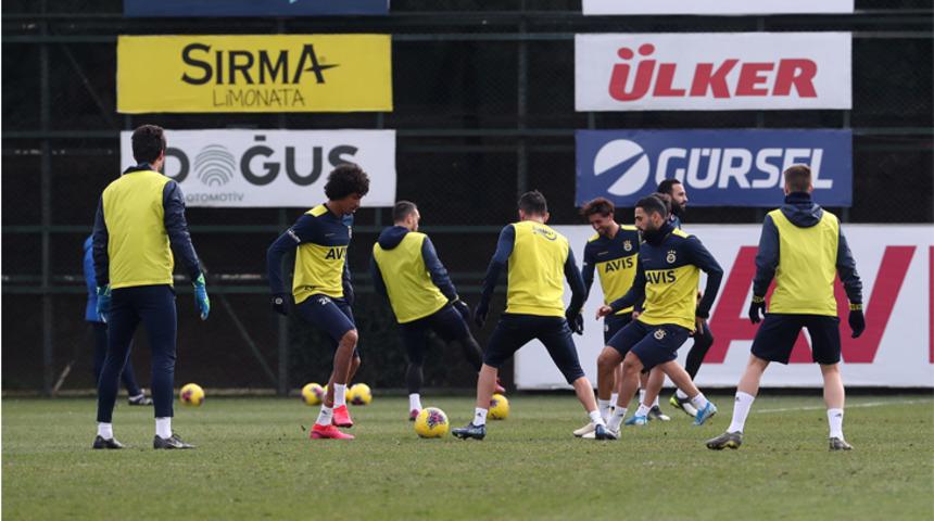 Fenerbahçe'nin Ankaragücü maçı kadrosu belli oldu