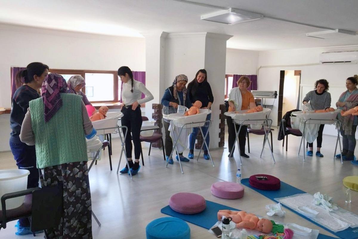 Gebe okulunda b&uuml;y&uuml;kannelere eğitim