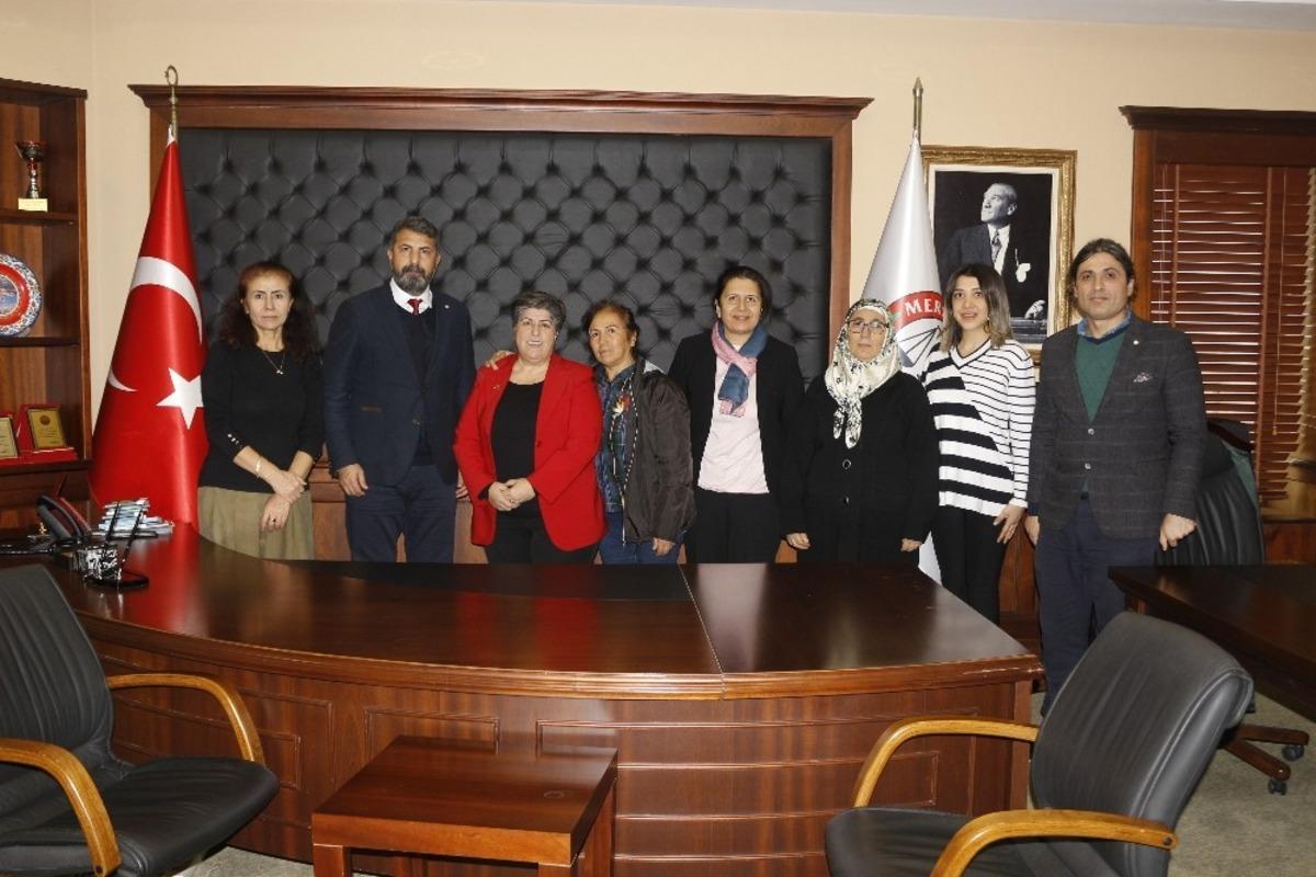 &Ouml;ld&uuml;r&uuml;len kadın &ouml;ğretmenin annesi, zanlının en ağır cezaya &ccedil;arptırılmasını istedi