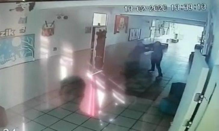 Bursa'da okul koridorunda dehşet! Veli öğretmeni darp etti G2