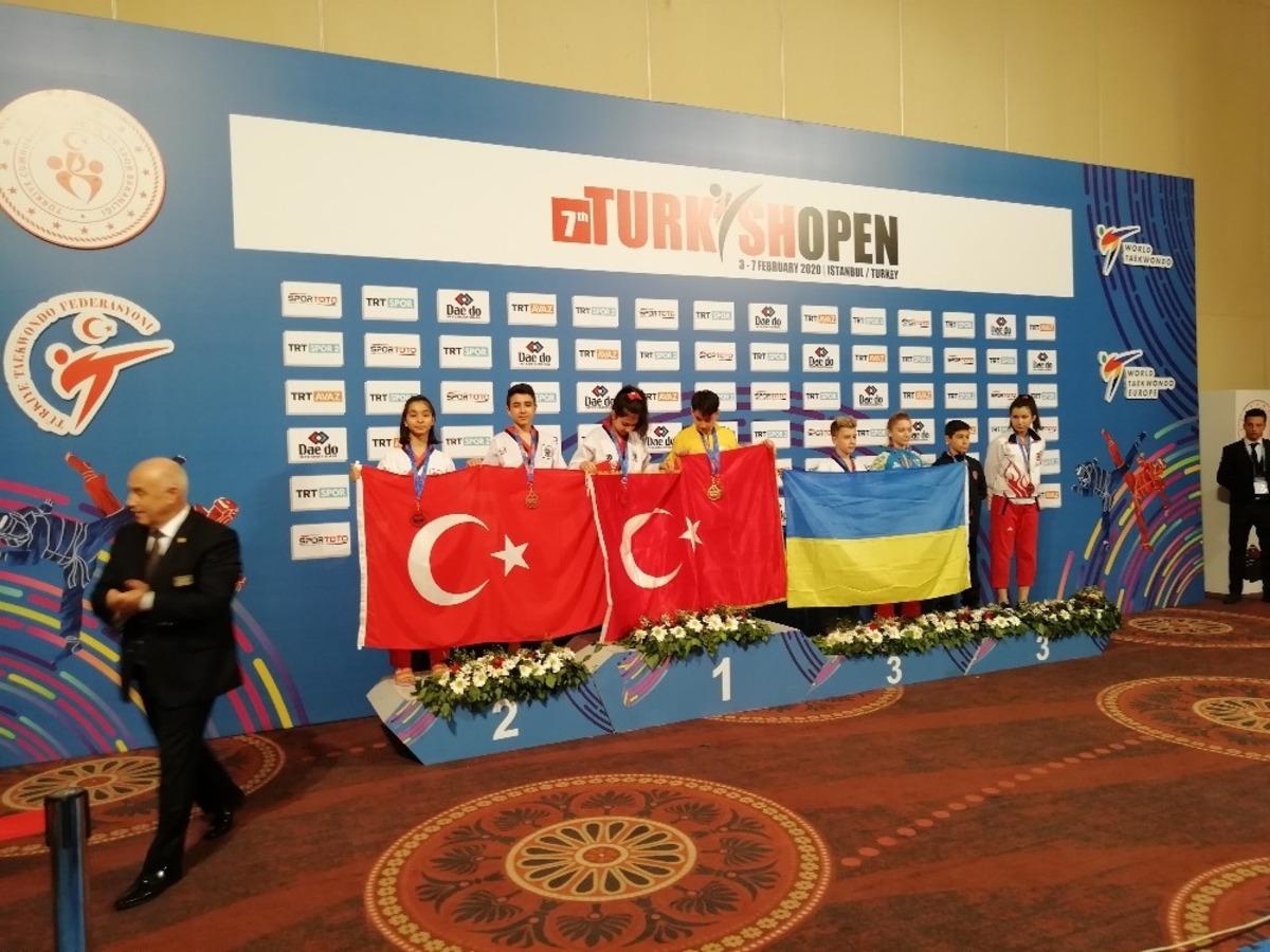 Altıeyl&uuml;l&rsquo;l&uuml; Taekwondocular başarıya doymuyor