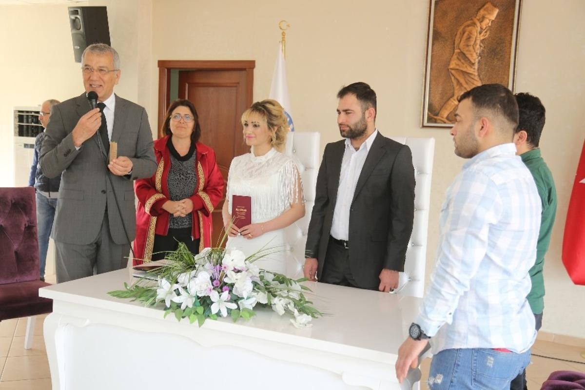 Mezitli evlendirme memurluğunda &rsquo;Sevgililer G&uuml;n&uuml;&rsquo; yoğunluğu