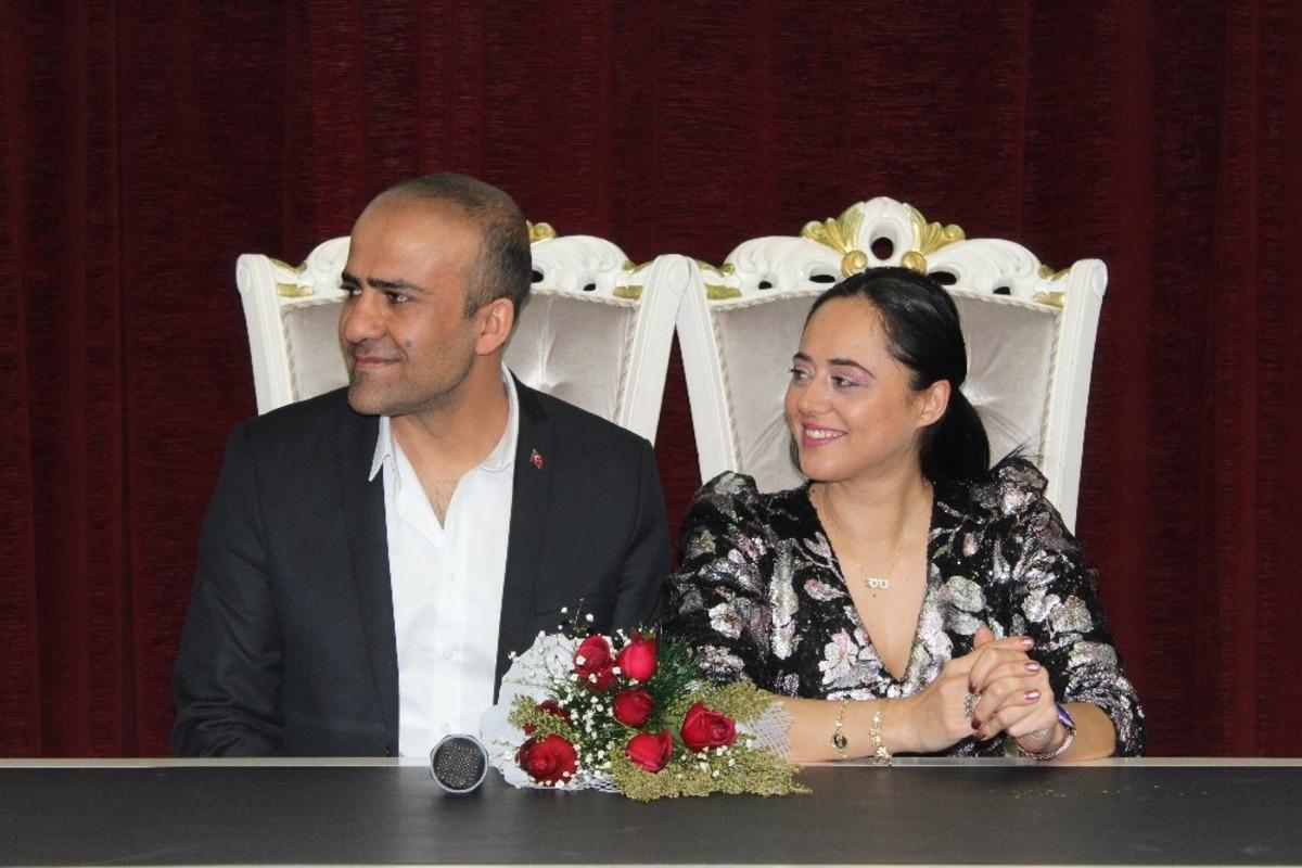 Başkan Lokman &Ccedil;ağırıcı, gen&ccedil; &ccedil;iftin nikah davetini geri &ccedil;evirmedi