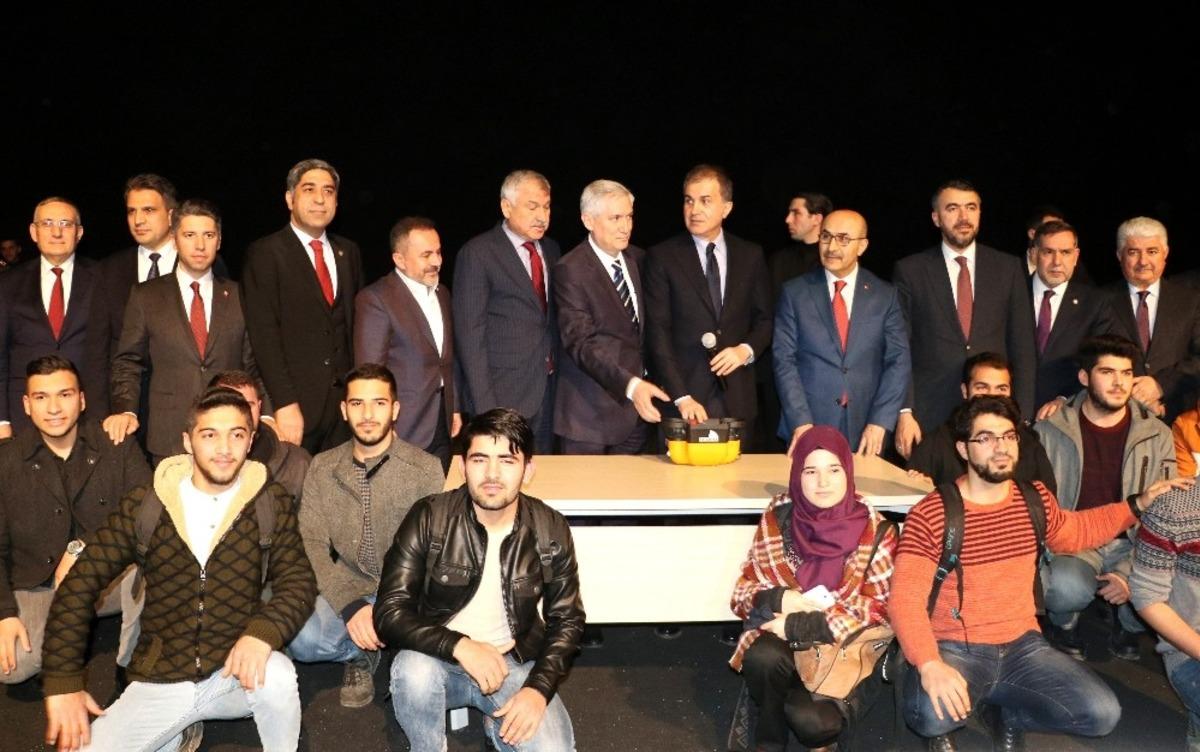 AK Parti S&ouml;zc&uuml;s&uuml; &Ouml;mer &Ccedil;elik&rsquo;ten &ouml;ğrencilere tavsiye