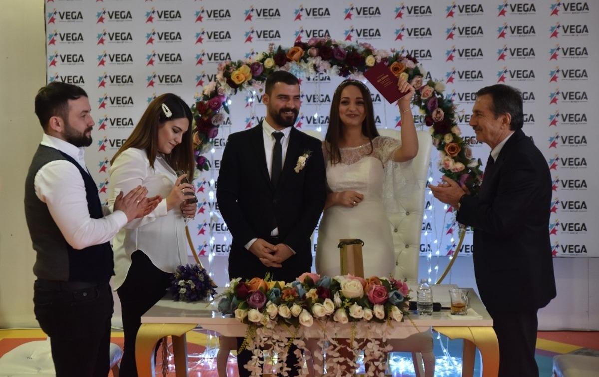 14 Şubat&rsquo;ta 14 &ccedil;ift d&uuml;nya evine girdi