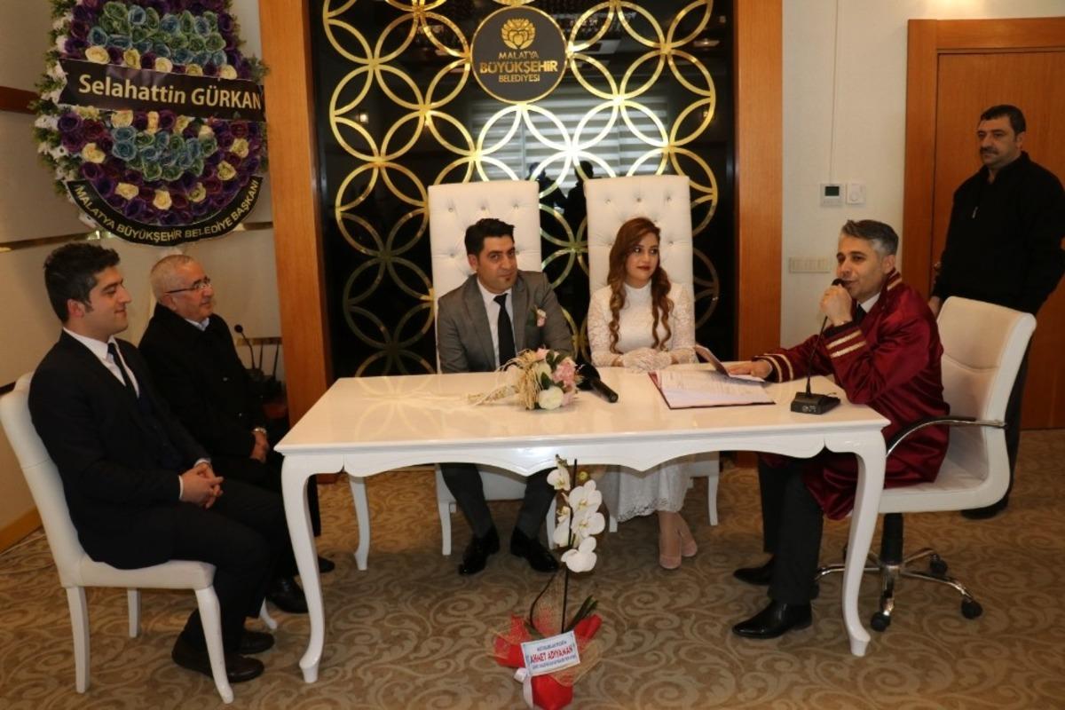 &Ccedil;iftler nikah kıymak i&ccedil;in 14 Şubat&rsquo;ı tercih ettiler