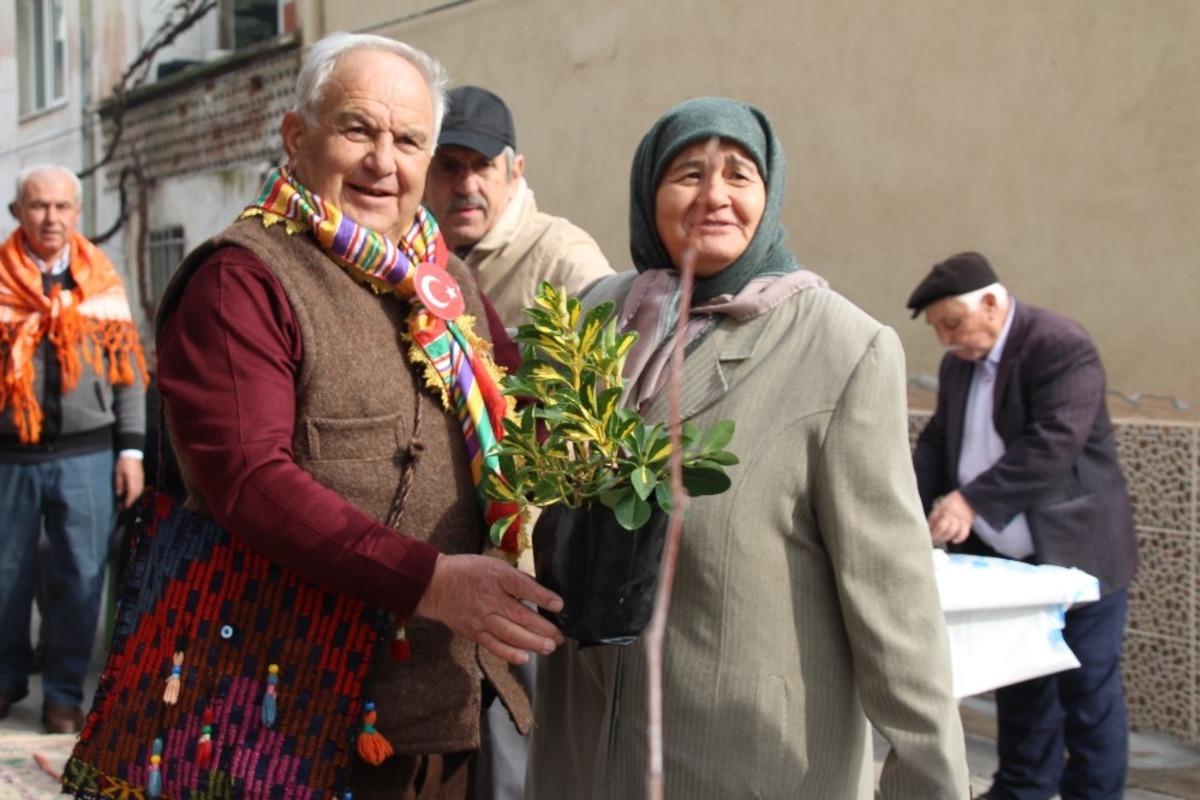 Sındırgılı Y&ouml;r&uuml;klerden anlamlı sevgililer g&uuml;n&uuml; kutlaması