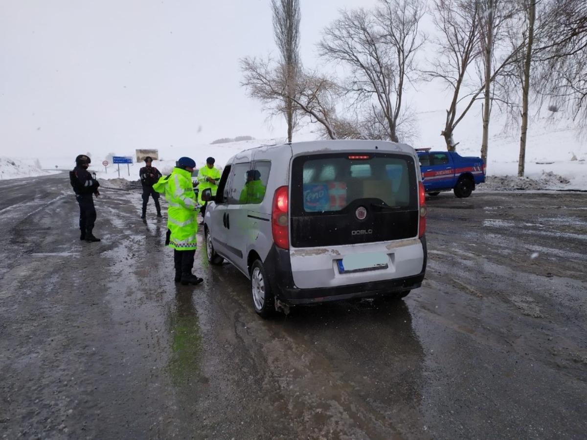 S&uuml;r&uuml;c&uuml;lere emniyet kemeri ve cep telefonu uygulaması