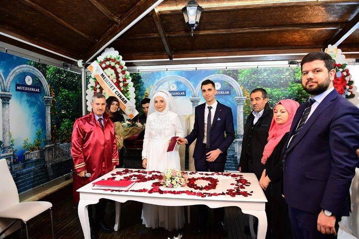 Başkan Çınar genç çiftlerin mutluluğuna ortak oldu G3