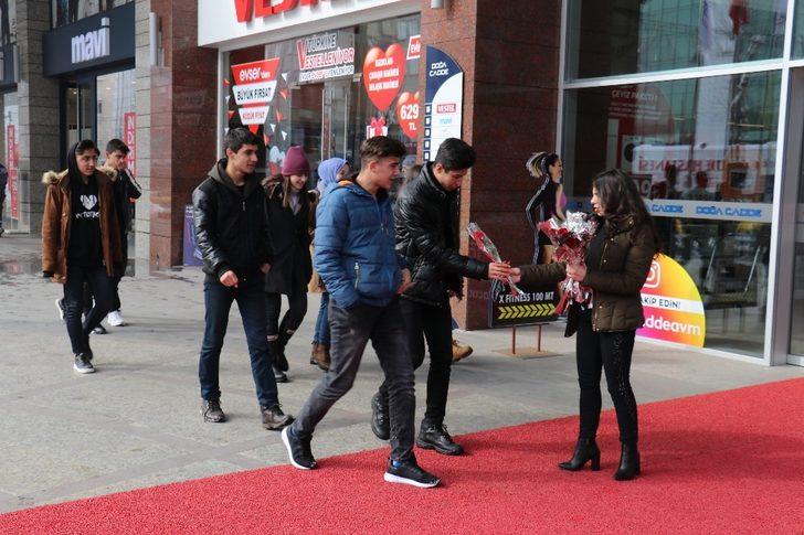 Doğa Cadde AVM, sevgilileri unutmadı G3