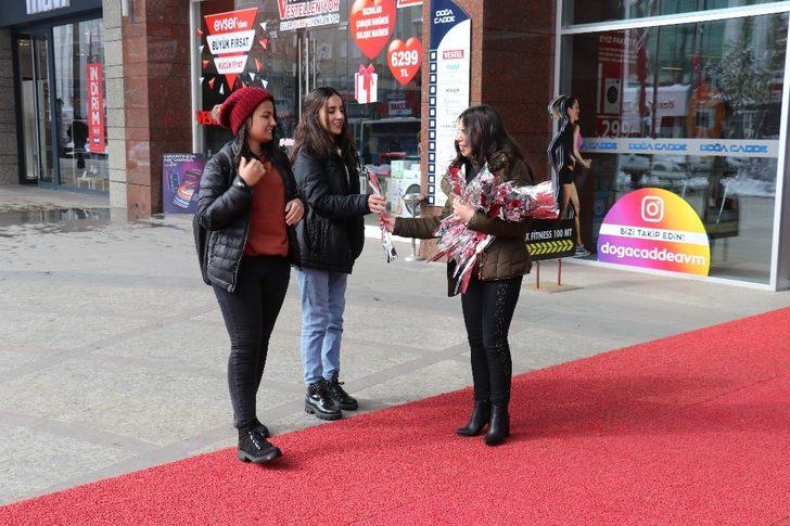 Doğa Cadde AVM, sevgilileri unutmadı G4