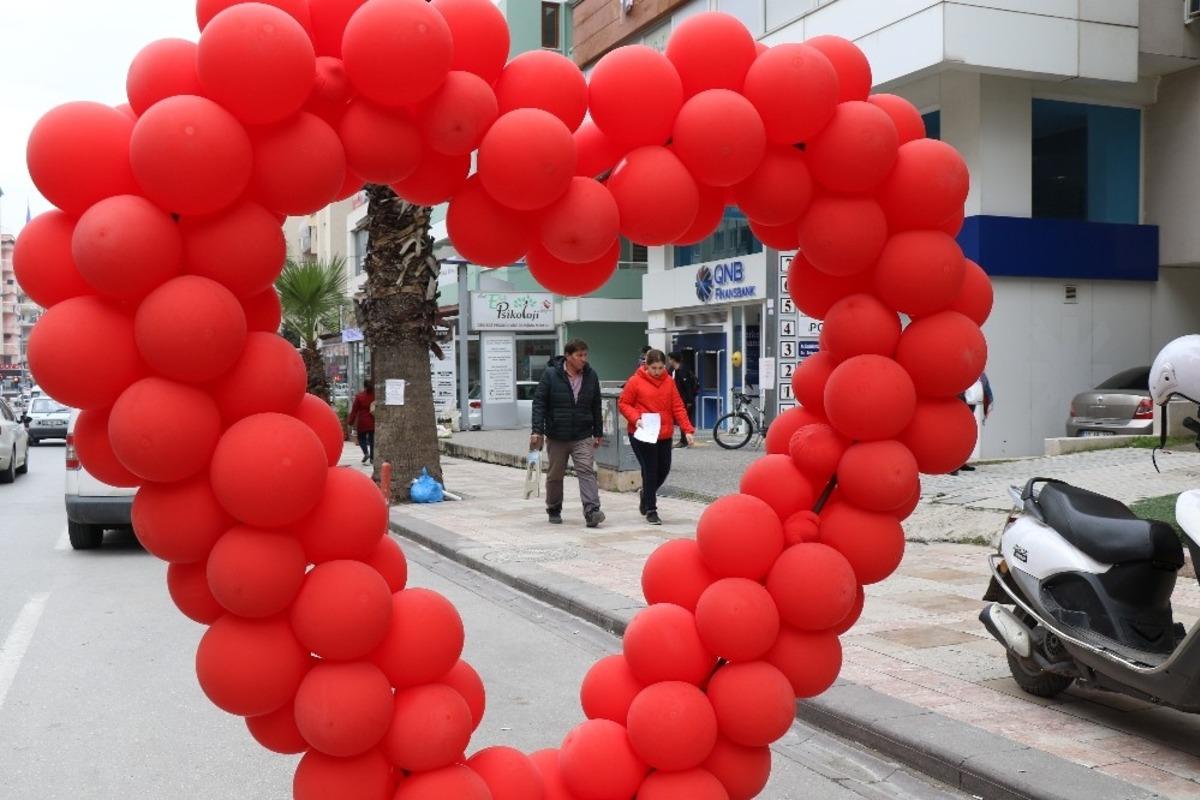 Denizli&rsquo;de 14 Şubat Sevgiler G&uuml;n&uuml; heyecanı