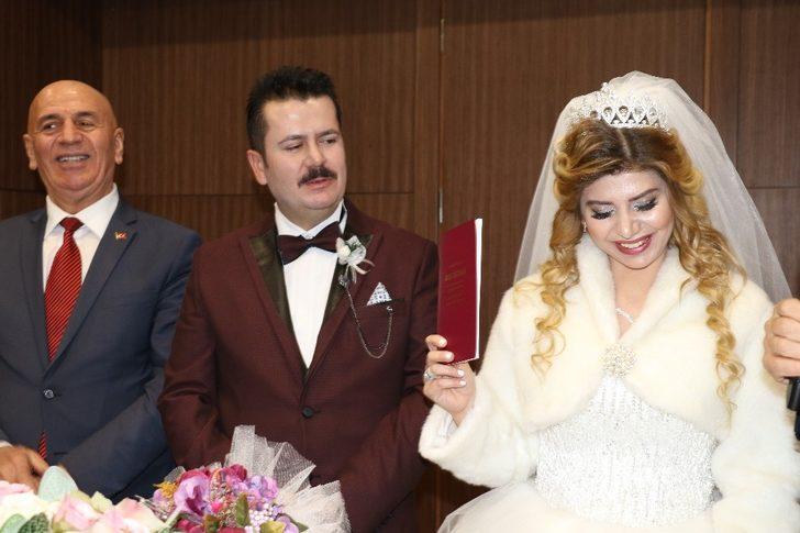 Denizli’de 30’a yakın çift ’Sevgililer Günü’nde dünya evine girdi G4