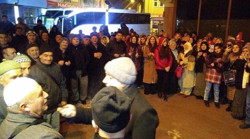 Umreye gidenler dualarla uğurlandı