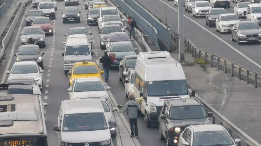 E-5'te sevgililer g&uuml;n&uuml; yoğunluğu!
