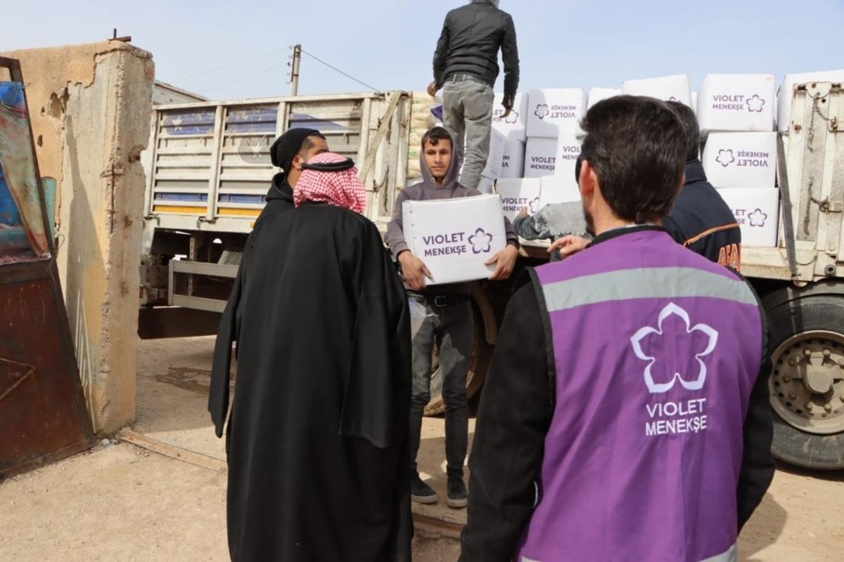 Suriye&rsquo;ye insani yardımlar s&uuml;r&uuml;yor