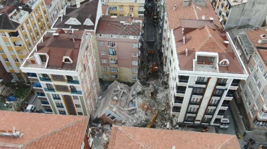 Son dakika: İstanbul Valisi Ali Yerlikaya'dan Bah&ccedil;elievler'de &ccedil;&ouml;ken binayla ilgili a&ccedil;ıklama