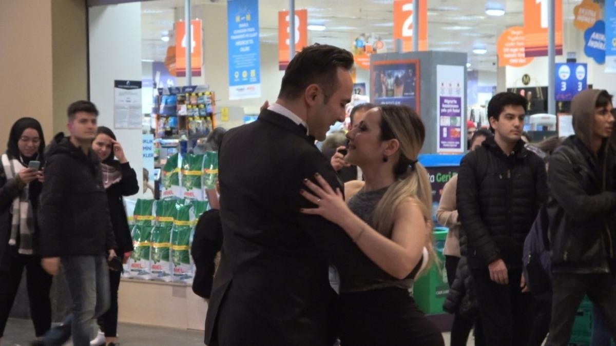 Forum &Ccedil;amlık AVM&rsquo;de aşkın dansı tango g&ouml;sterisi