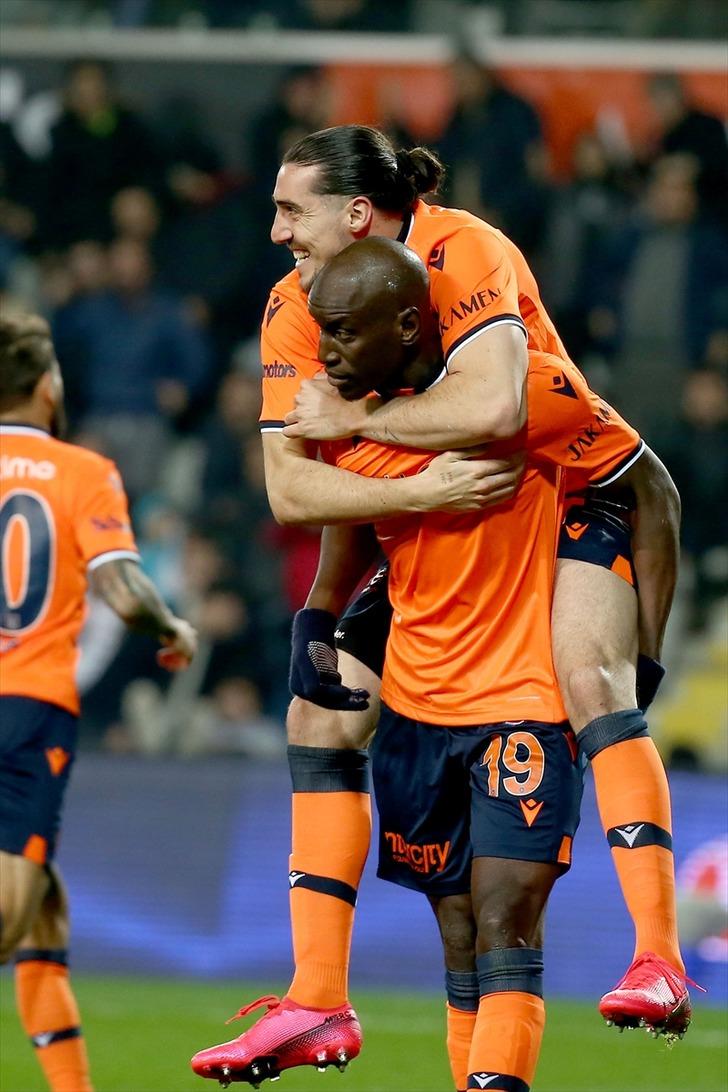 Demba Ba'den Beşiktaş taraftarına mesaj G4