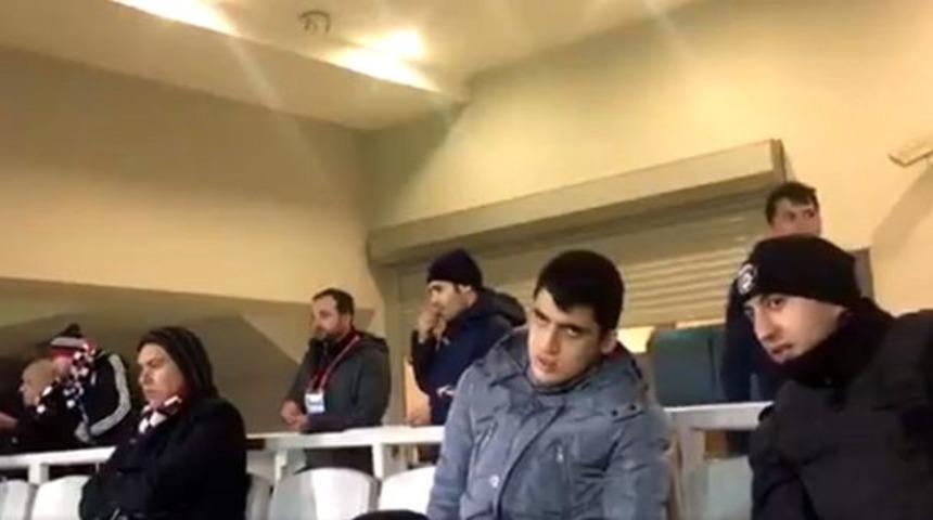 Polis memuru, Medipol Başakşehir-Beşiktaş ma&ccedil;ında g&ouml;rme engelli taraftara ma&ccedil;ı anlattı